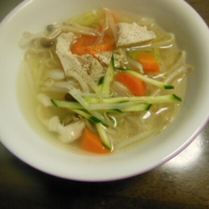 中華風のスープにきゅうりはとても新鮮でした。
きゅうりはスープの素材にしてもおいしいんですね。是非また作りたいと思います。
ごちそうさまでした
(#^.^#)